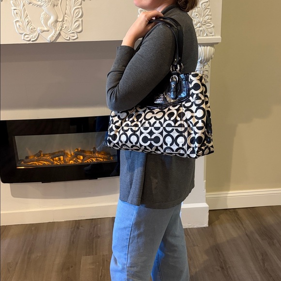 Coach Madison Black and Cream Signature Shoulder Bag - Picture 3 of 16